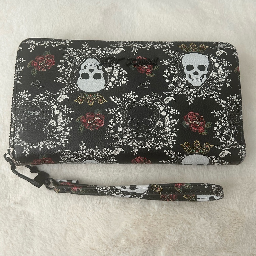 Betsey Johnson Black Skull & Rose Wristlet Wallet